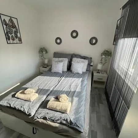 Csaladi Feszek Apartament *